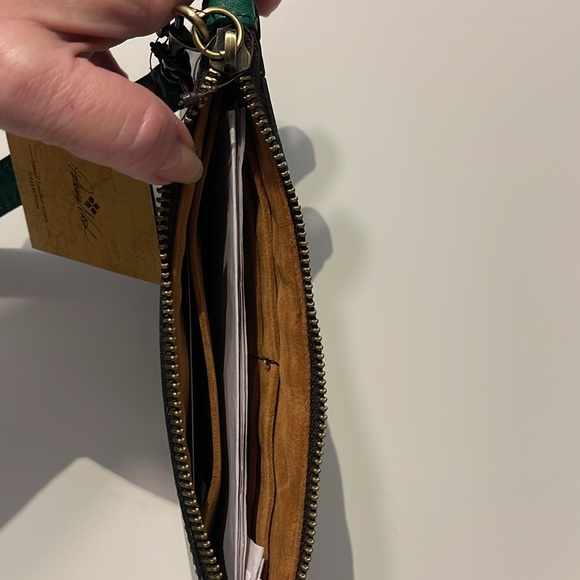 NWT Patricia Nash St Croce Soft Green Tooled Floral wristlet clutch -Leather - Picture 6 of 7